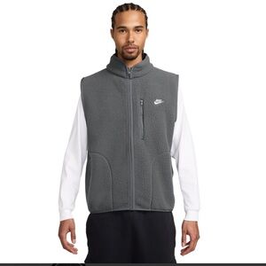 NWT Nike Sportswear Club
Men's Winterized Vest